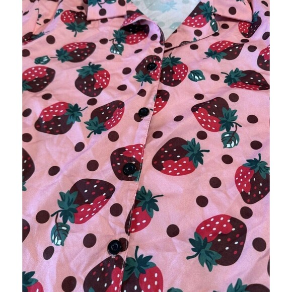 Valentine’s Day Chocolate Covered Strawberries Pink Button Up Shirt Size Medium - Picture 6 of 7
